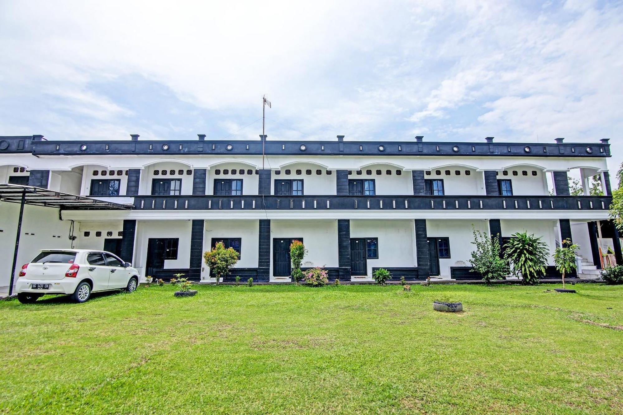 Oyo Life 91127 Wisma Sukajadi Syariah Perabumulih المظهر الخارجي الصورة